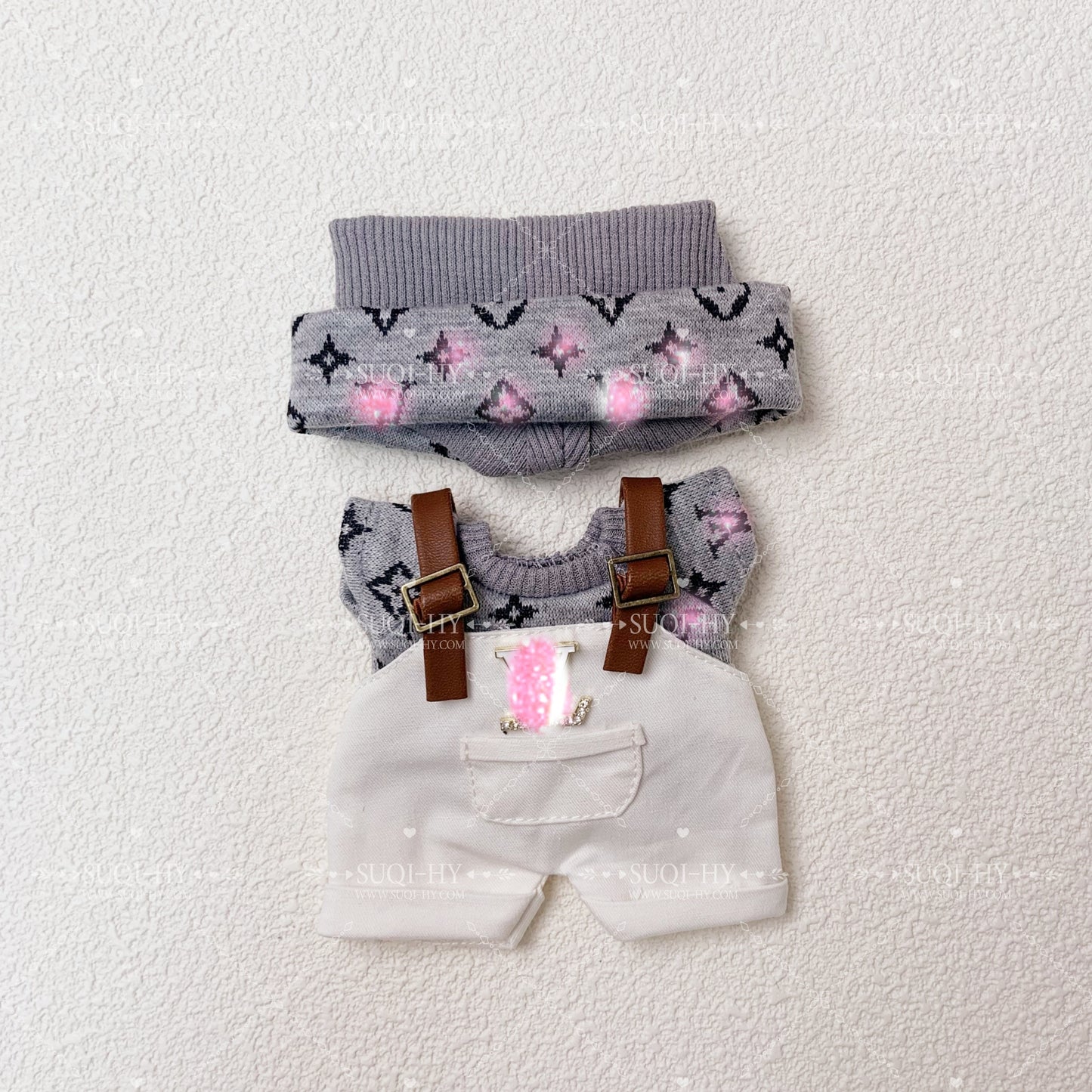 17cm Enamelled Rubber Plush Doll Clothes, Backpack and Glasses - Compatible with v1, v2, v3