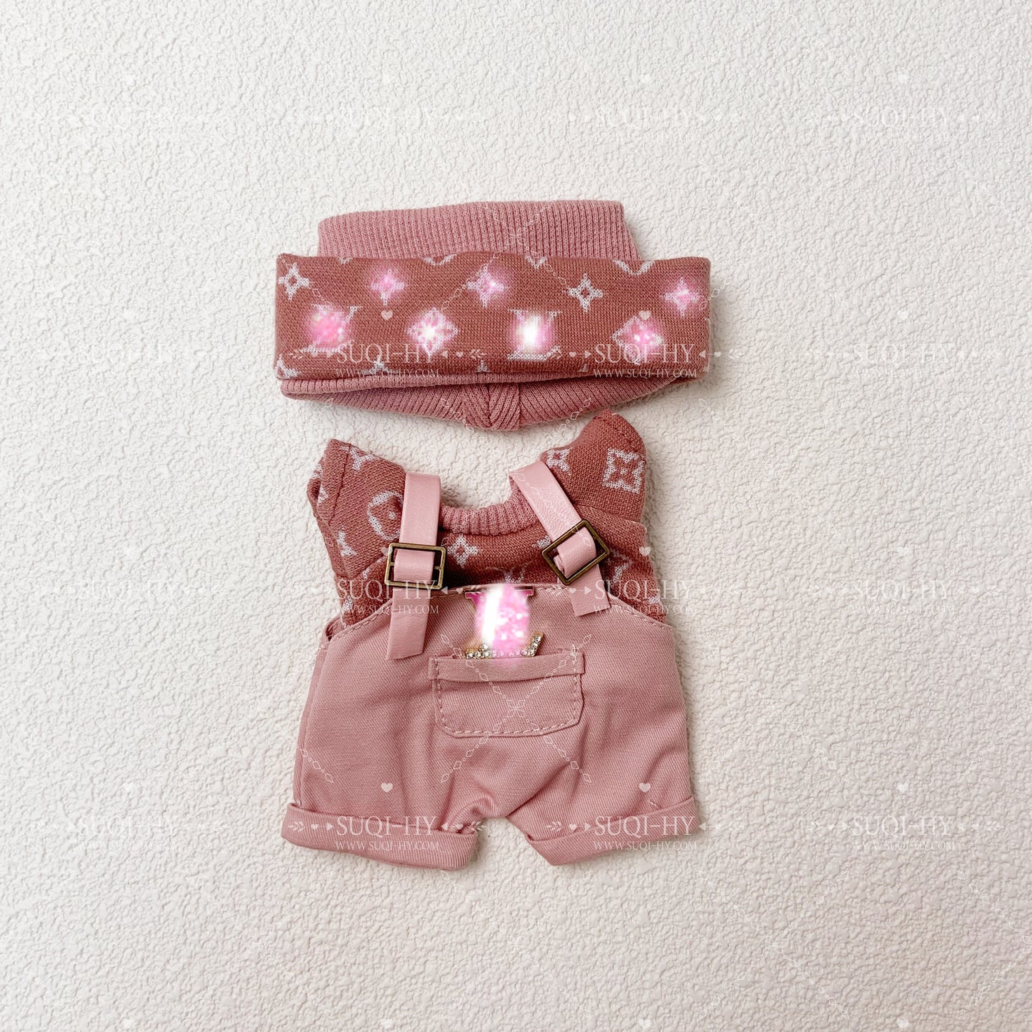 17cm Enamelled Rubber Plush Doll Clothes, Backpack and Glasses - Compatible with v1, v2, v3